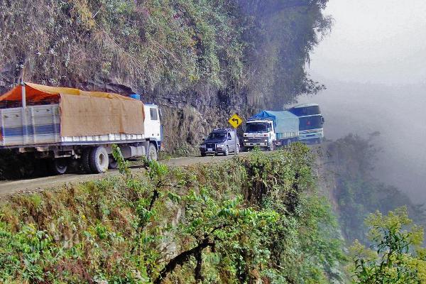 Rodovia Yunga Movimentada